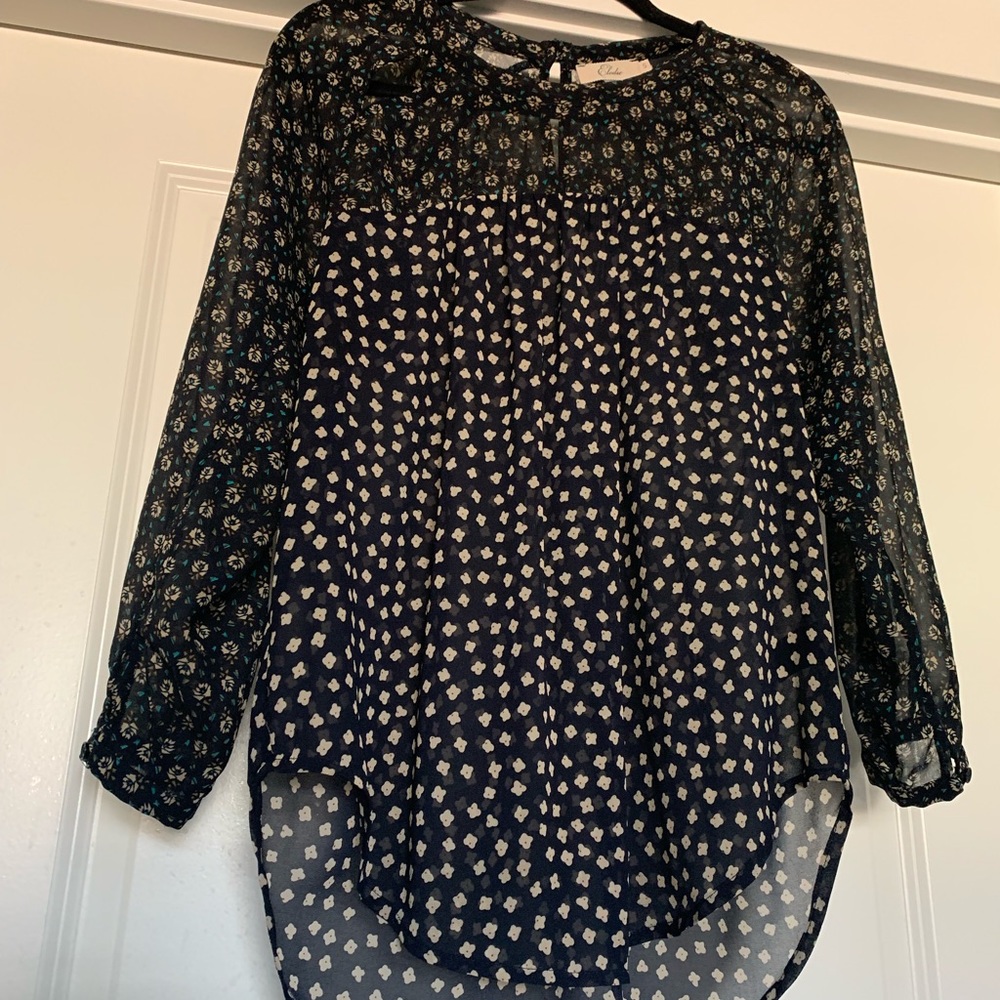 Floral blouse.